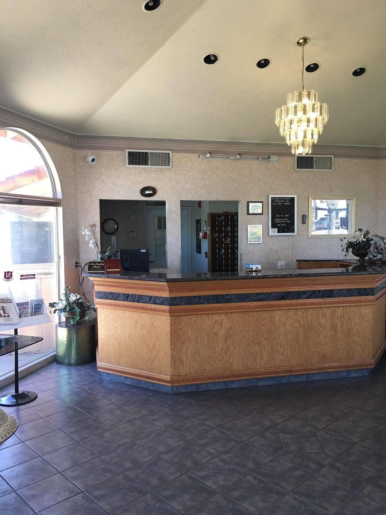 Applegate Inn Atwater Exterior photo